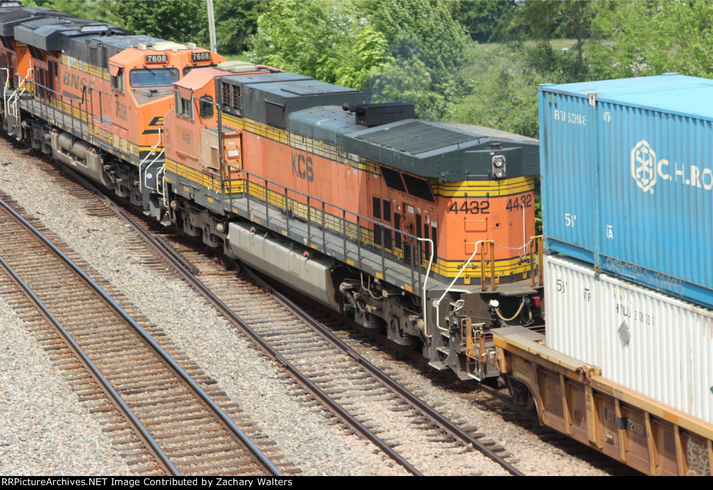 BNSF 7608 KCS 4432